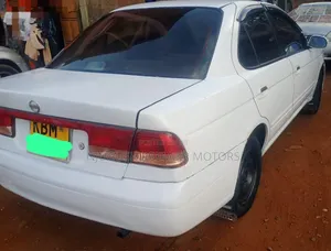 Nissan Sunny 2004 White