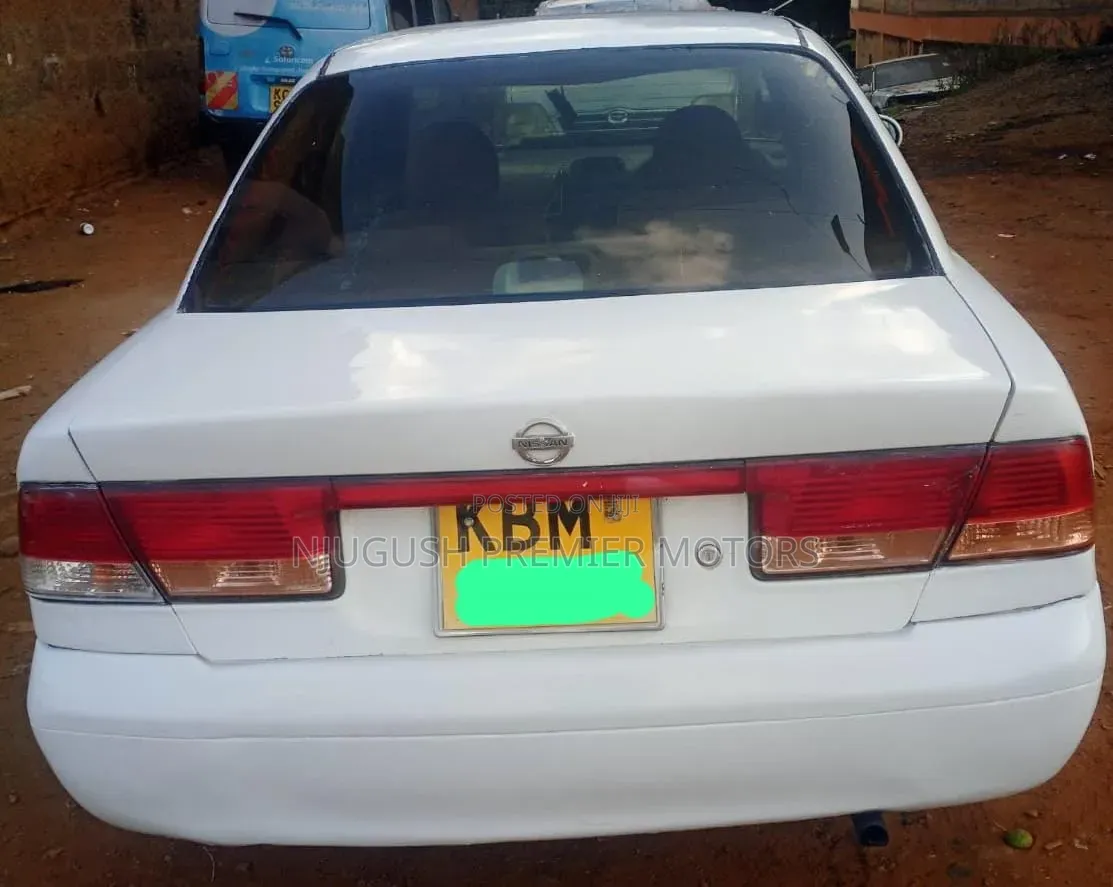 Nissan Sunny 2004 White