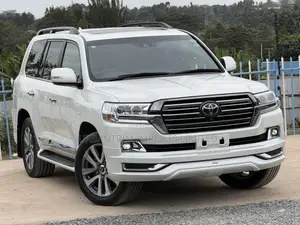 Toyota Land Cruiser 4.6 V8 ZX 2019 White