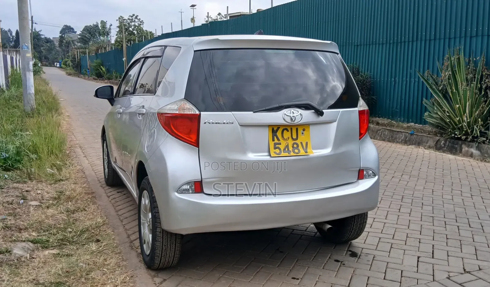 Toyota Ractis 2012 Silver