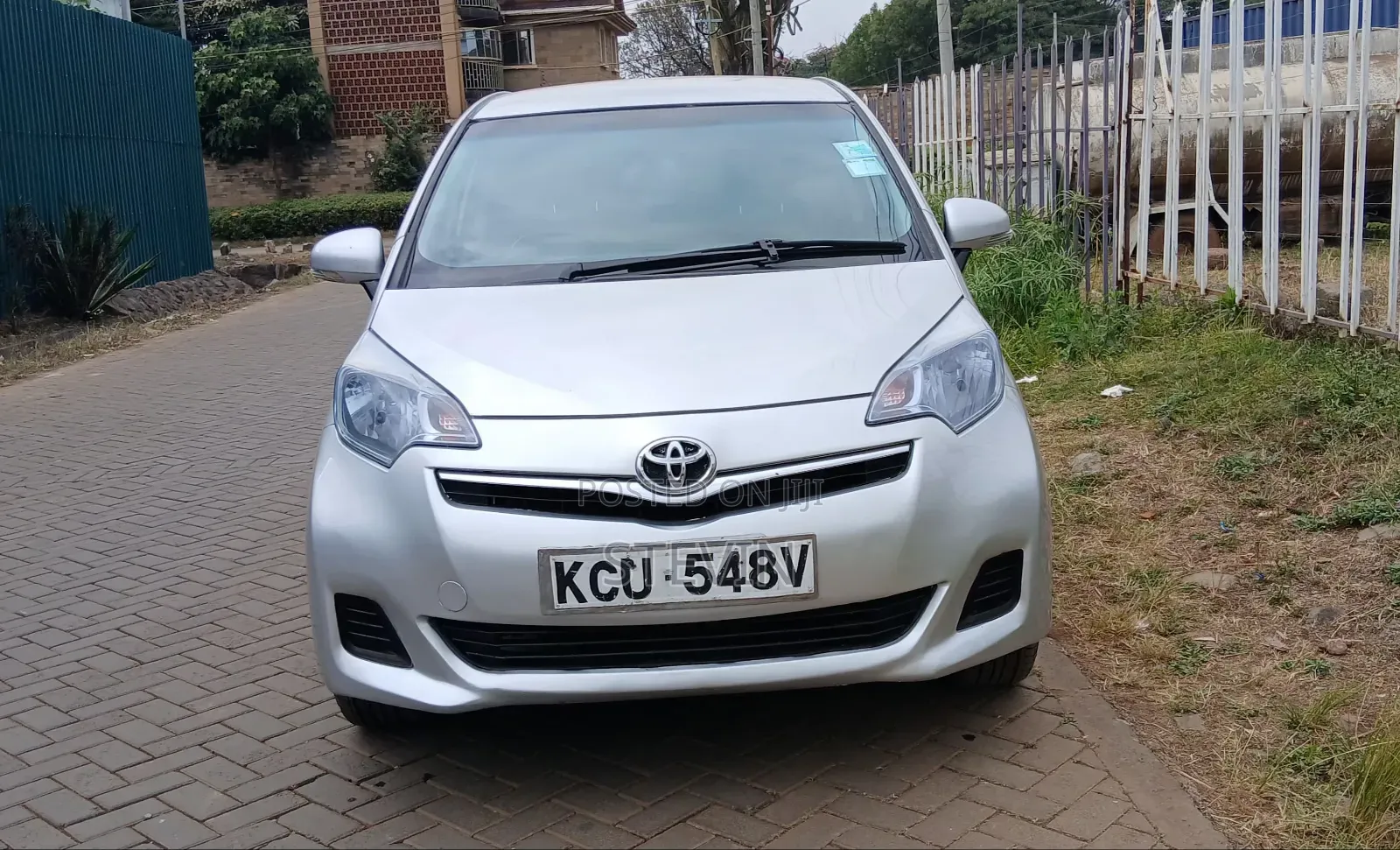 Toyota Ractis 2012 Silver