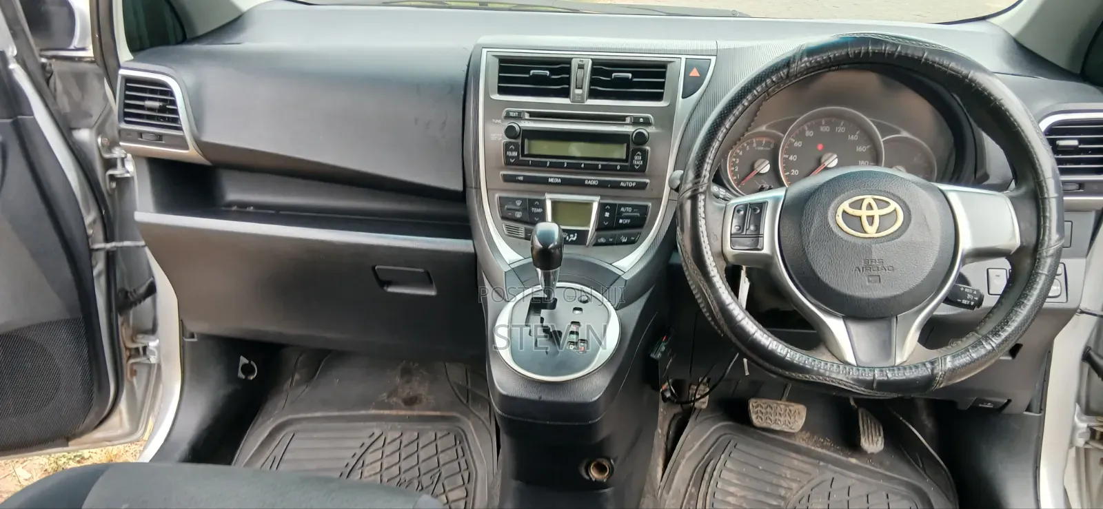 Toyota Ractis 2012 Silver