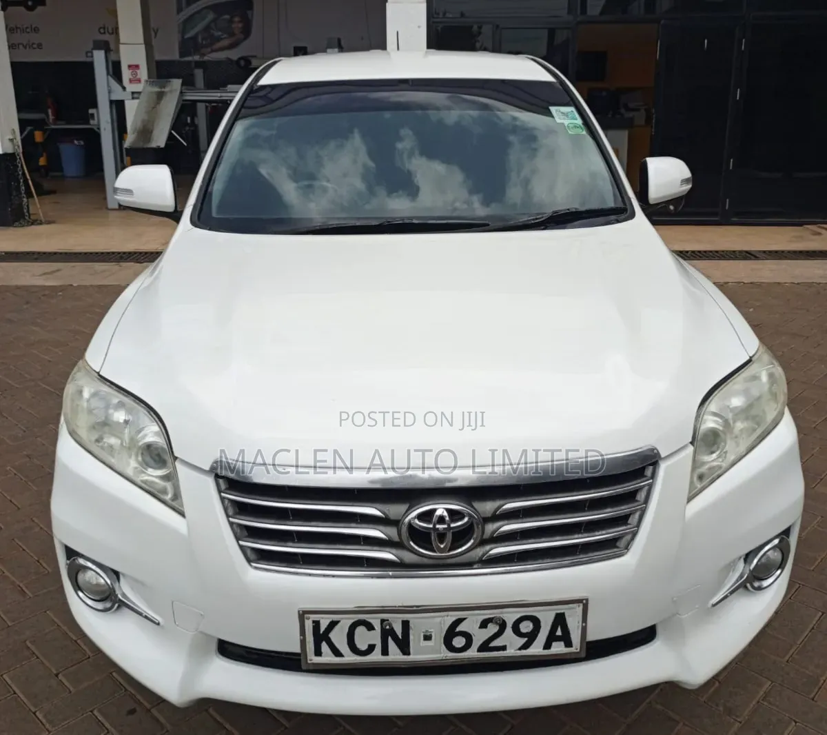 Toyota Vanguard 2010 White