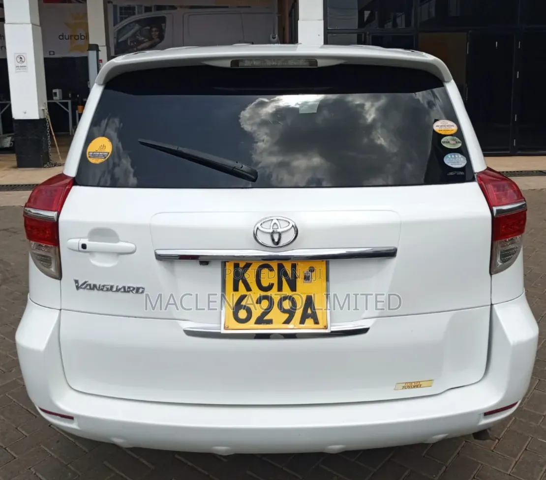 Toyota Vanguard 2010 White