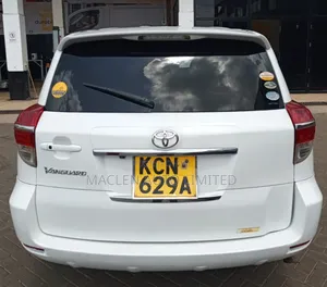 Toyota Vanguard 2010 White