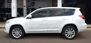 Toyota Vanguard 2010 White