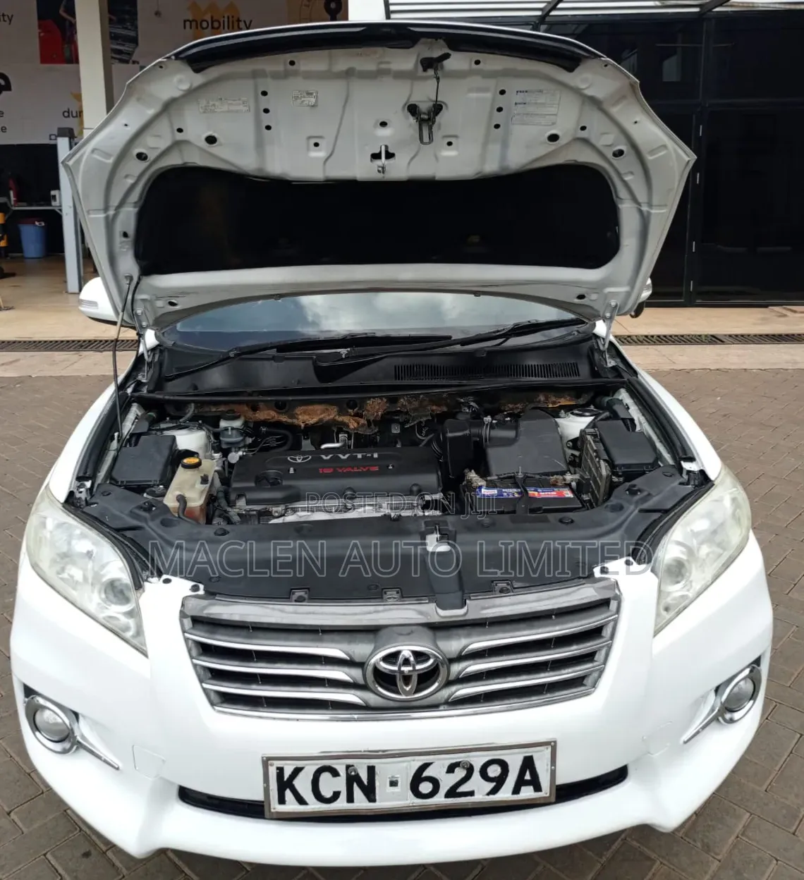 Toyota Vanguard 2010 White