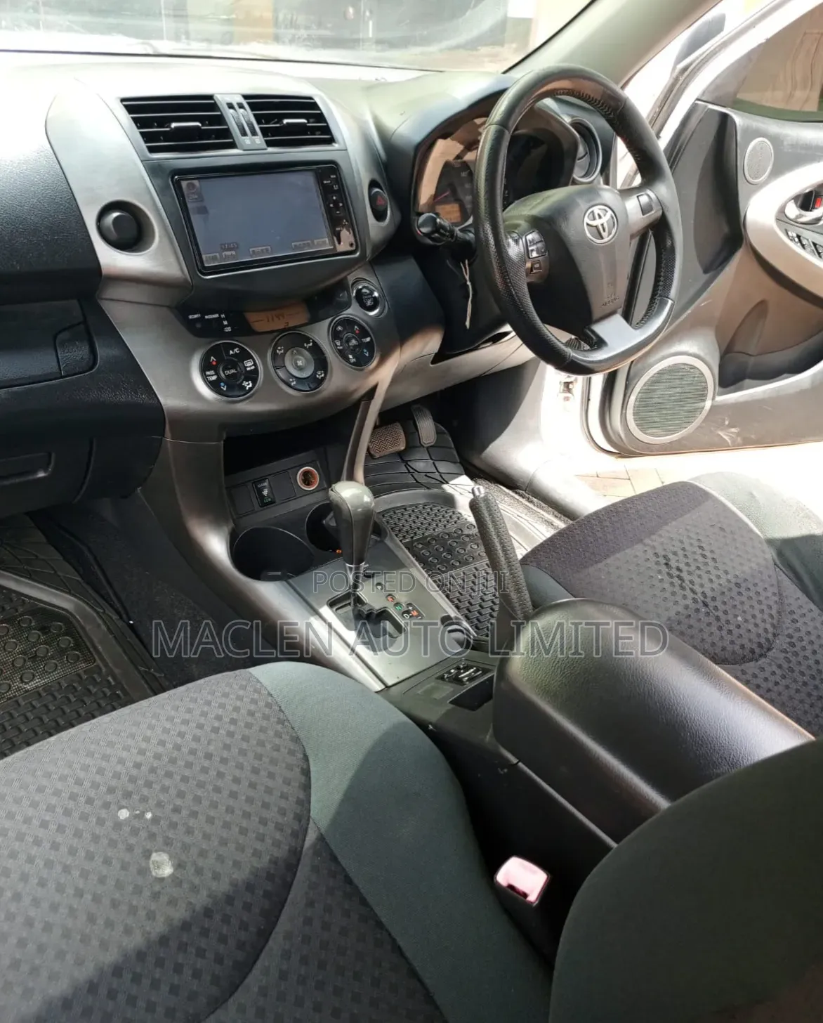 Toyota Vanguard 2010 White