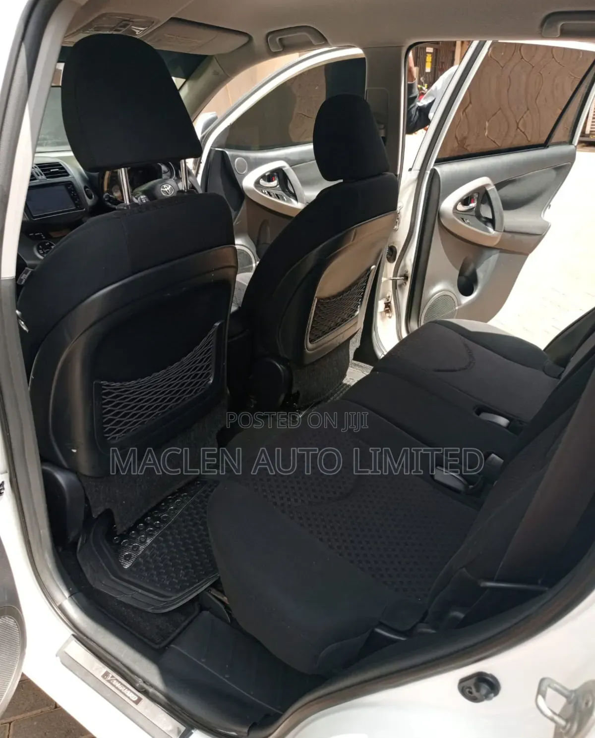 Toyota Vanguard 2010 White