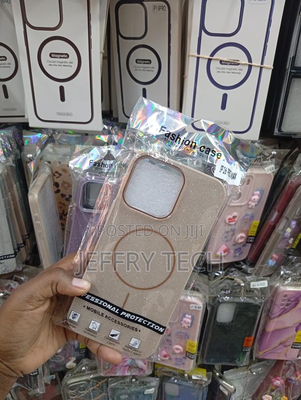 iPhone 16 Pro Max Gold Glitter-Finished Magsafe Phone Case - thumbnail 2