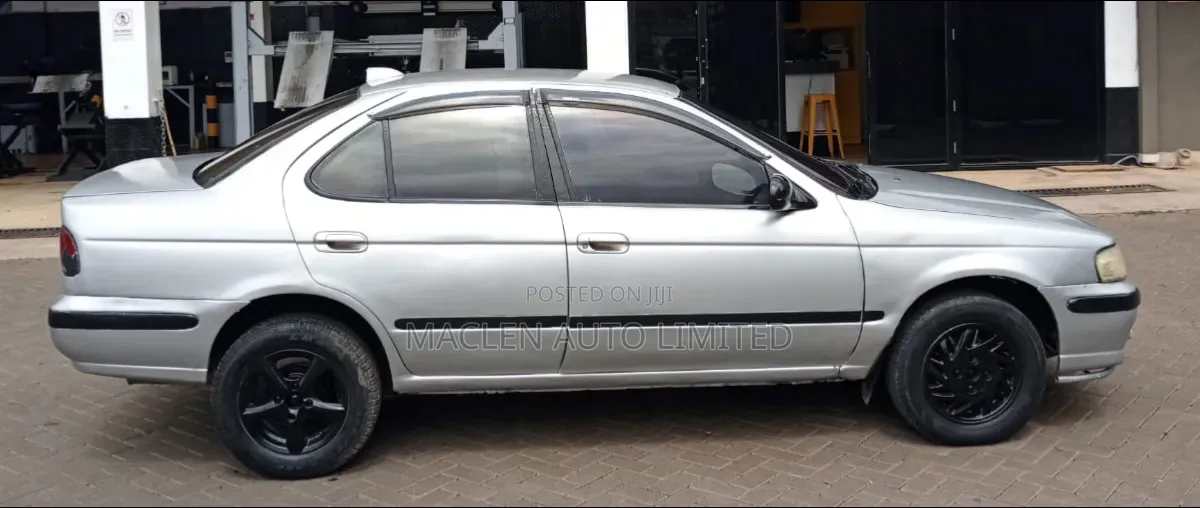 Nissan Sunny 2001 Silver