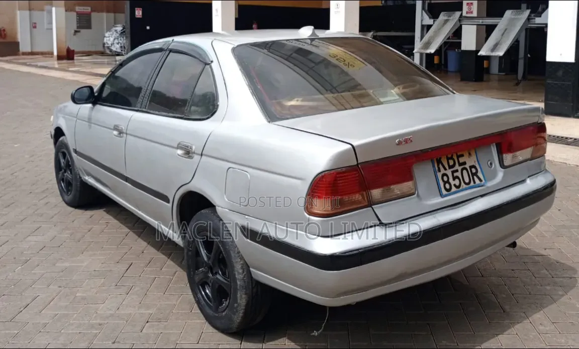 Nissan Sunny 2001 Silver