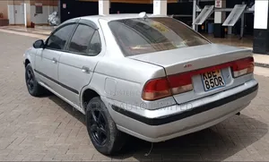 Nissan Sunny 2001 Silver