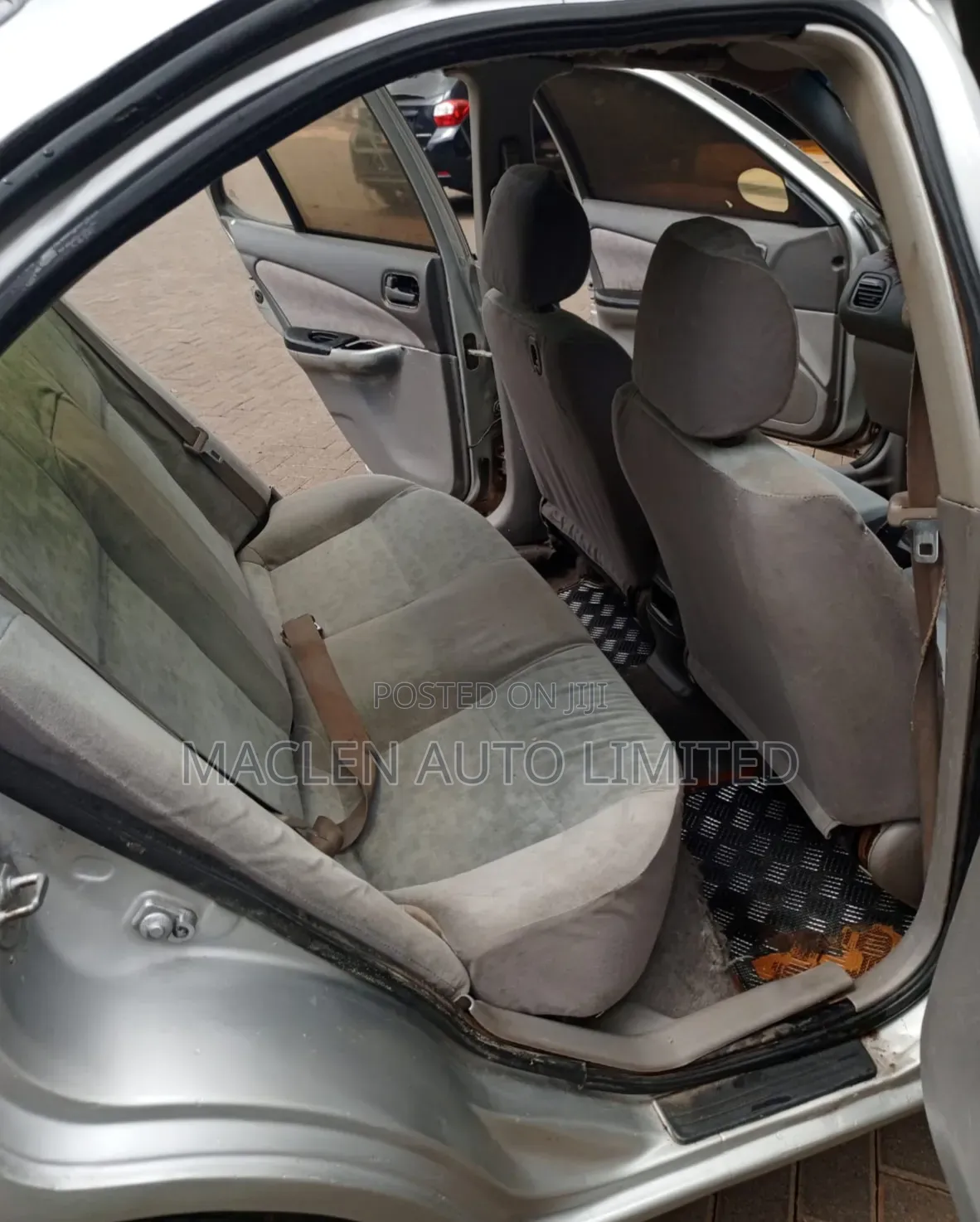 Nissan Sunny 2001 Silver