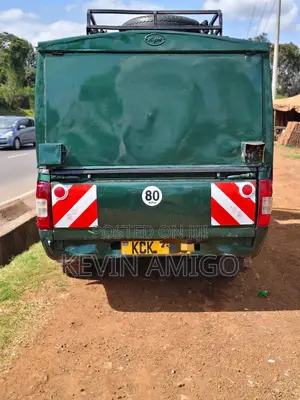 Isuzu D-MAX 2009 Green
