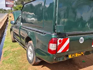 Isuzu D-MAX 2009 Green