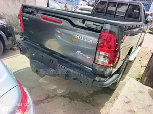 Toyota Hilux 2019 Gray