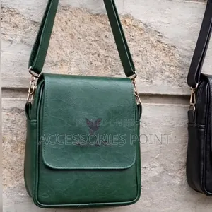 Amari Urban Sling Bag – Minimalist Faux Leather Crossbody Bag