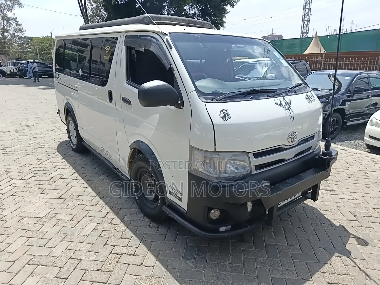 Toyota HiAce 2014 White