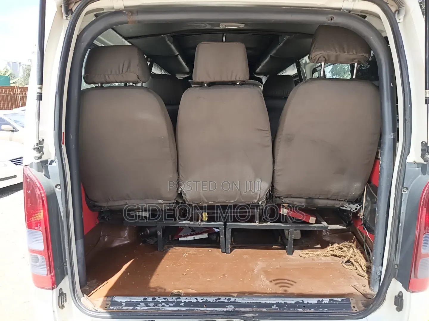 Toyota HiAce 2014 White