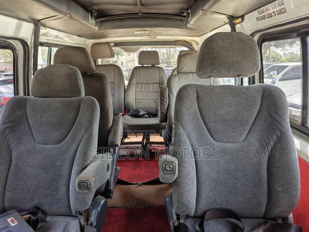 Toyota HiAce 2014 White - thumbnail 12