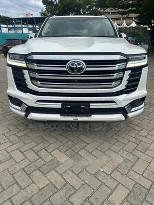 Toyota Land Cruiser LC300 2022 White