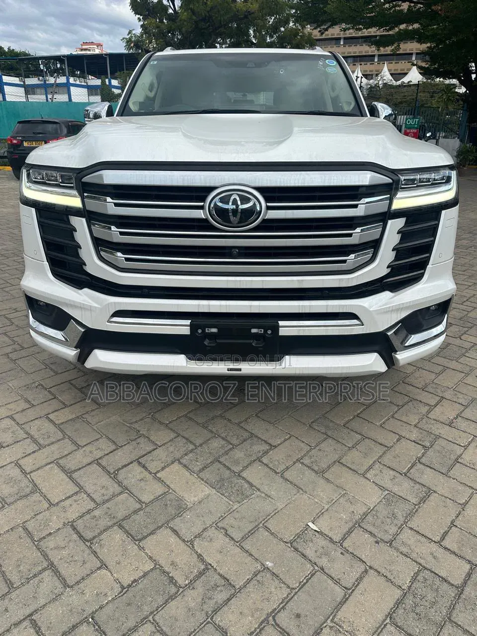 Toyota Land Cruiser LC300 2022 White