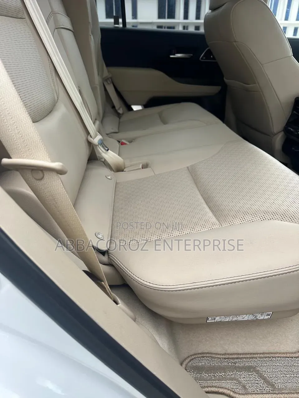 Toyota Land Cruiser LC300 2022 White