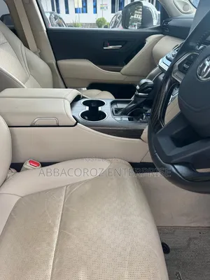 Toyota Land Cruiser LC300 2022 White