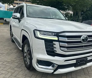 Toyota Land Cruiser LC300 2022 White