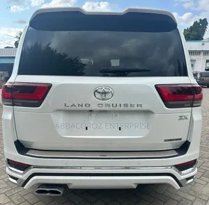 Toyota Land Cruiser LC300 2022 White