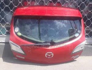 Mazda Axella Station Wagon 2012 Boot