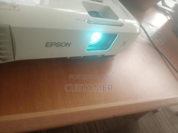 Epson Projector - thumbnail 2