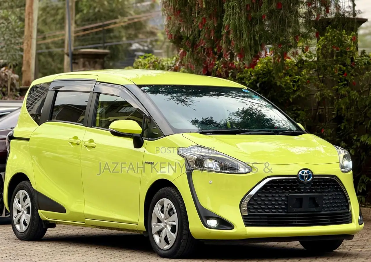 Toyota Sienta 1.5 Hybrid FWD 2018 Green