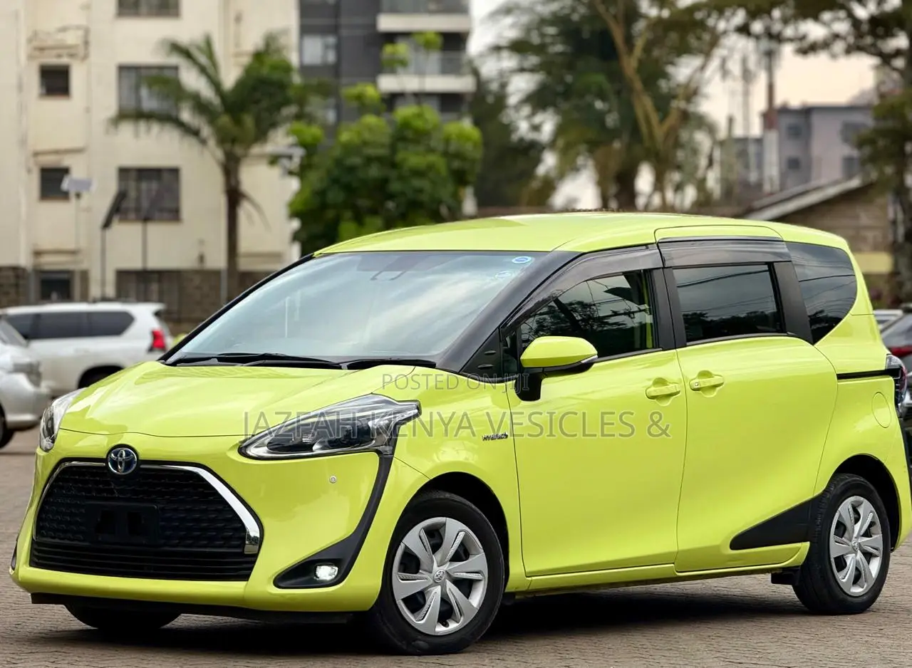 Toyota Sienta 1.5 Hybrid FWD 2018 Green