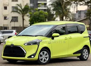 Toyota Sienta 1.5 Hybrid FWD 2018 Green
