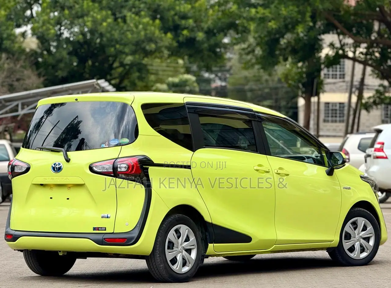 Toyota Sienta 1.5 Hybrid FWD 2018 Green