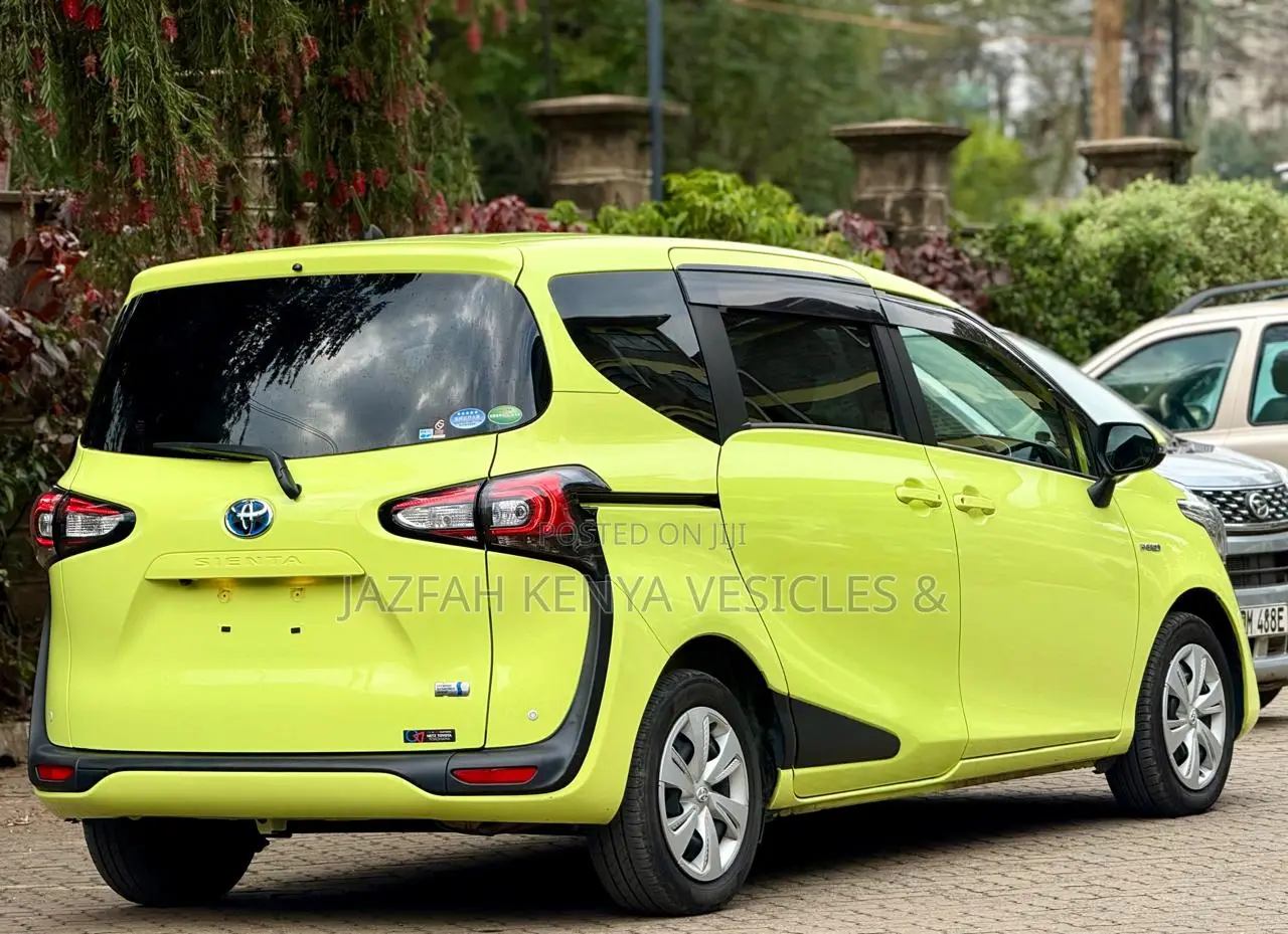 Toyota Sienta 1.5 Hybrid FWD 2018 Green