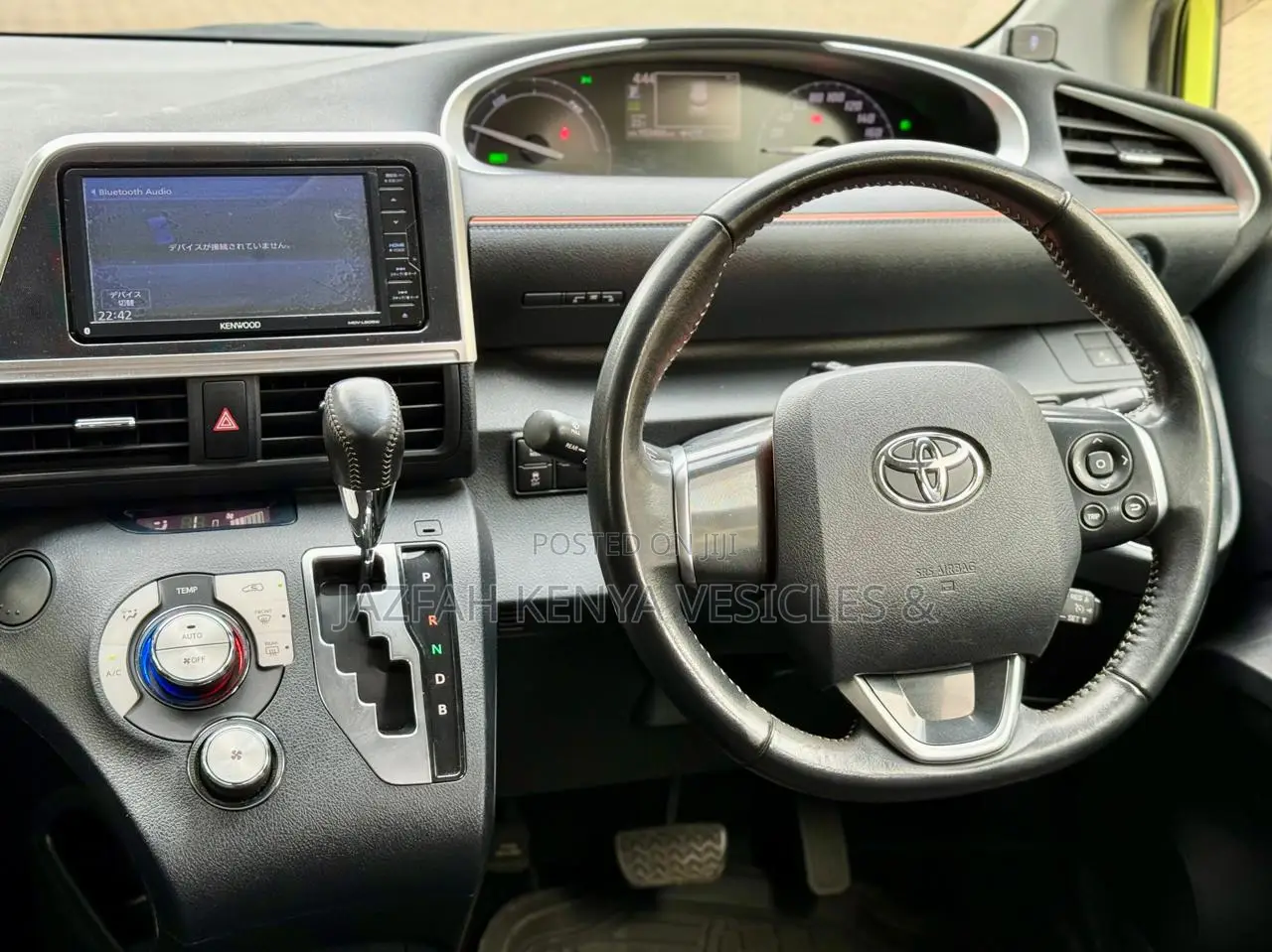 Toyota Sienta 1.5 Hybrid FWD 2018 Green