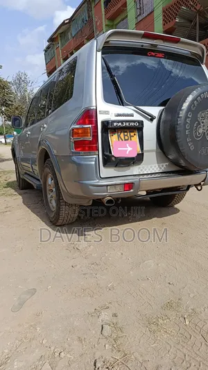 Mitsubishi Pajero 2002 Silver