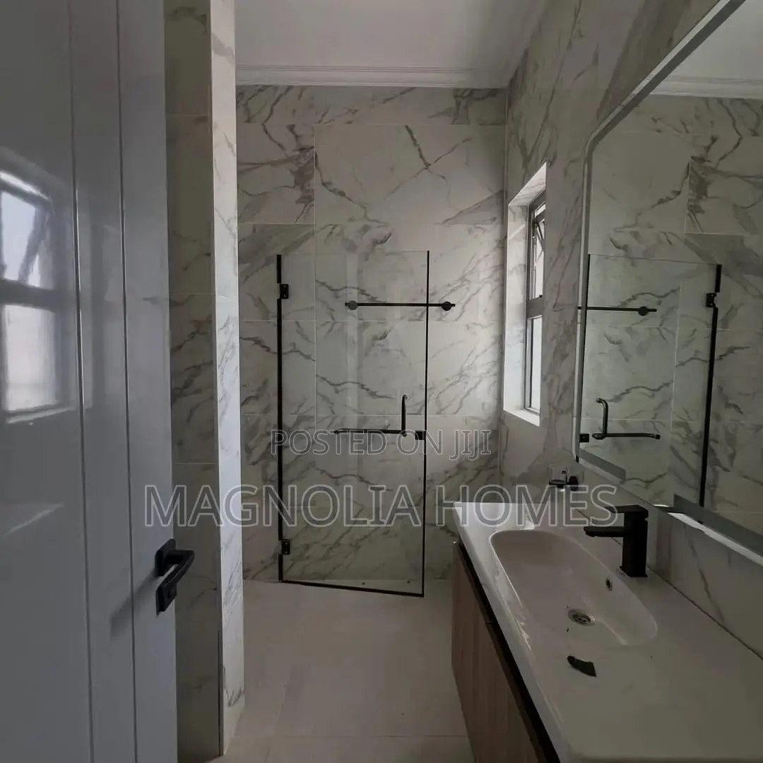6bdrm Villa in Muthangari for sale