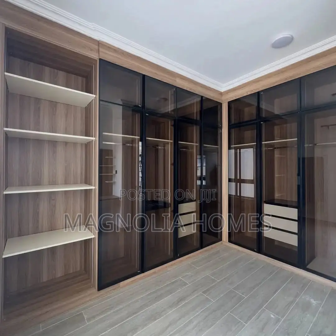 6bdrm Villa in Muthangari for sale