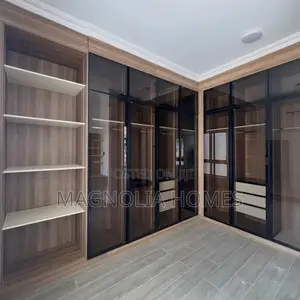 6bdrm Villa in Muthangari for sale