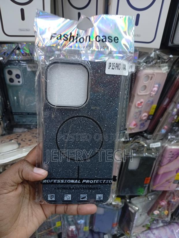 iPhone 15 Pro Max Sparkly Black Finish Cover