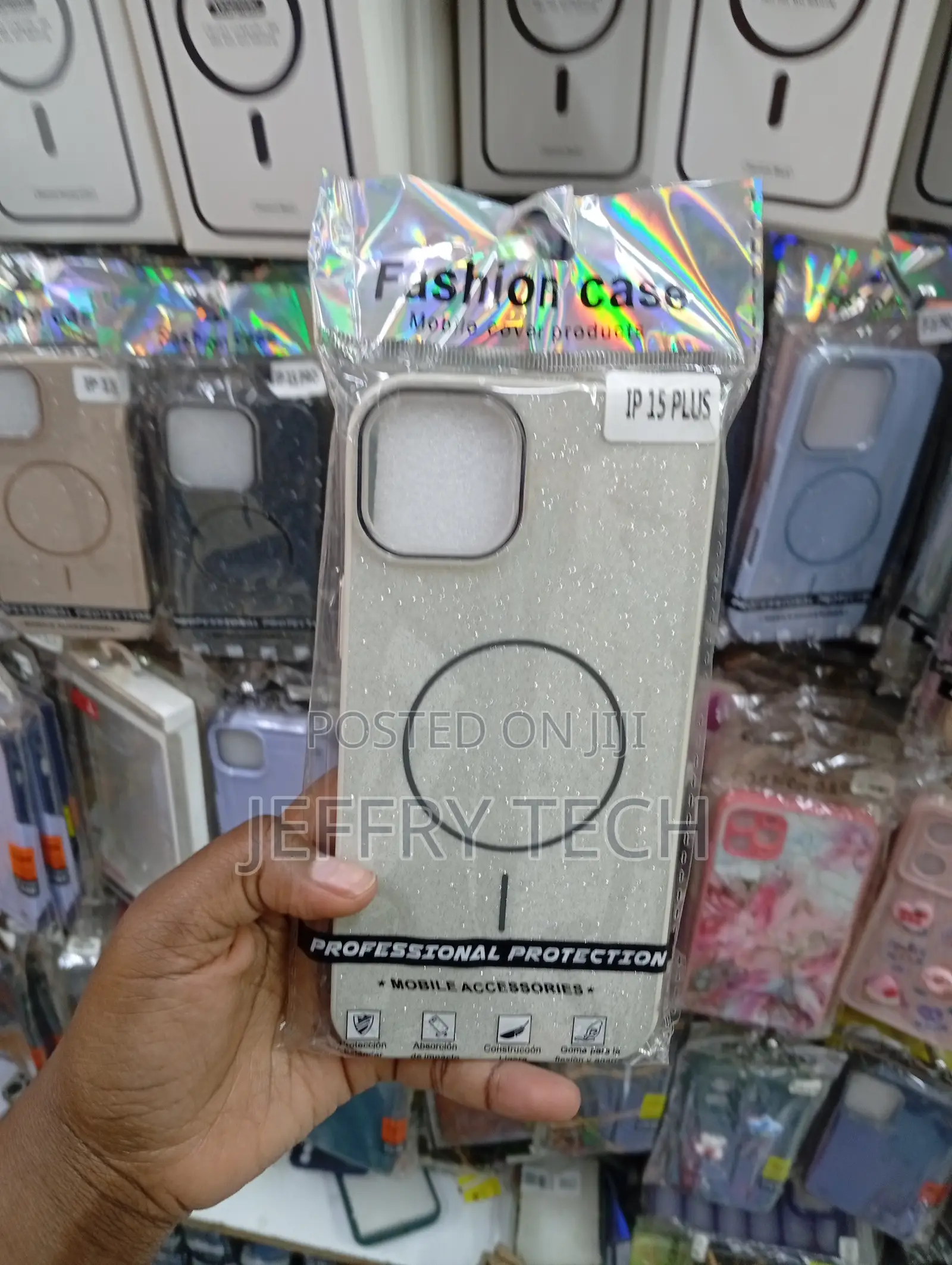 iPhone 15 Plus Glittering Silver Finish and Magsafe Case