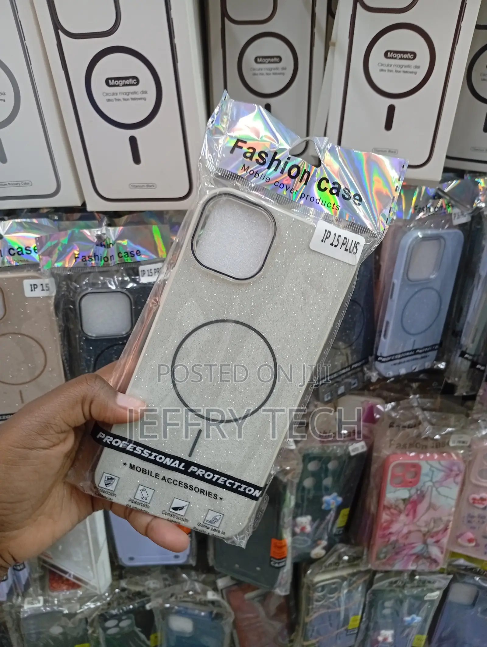 iPhone 15 Plus Glittering Silver Finish and Magsafe Case