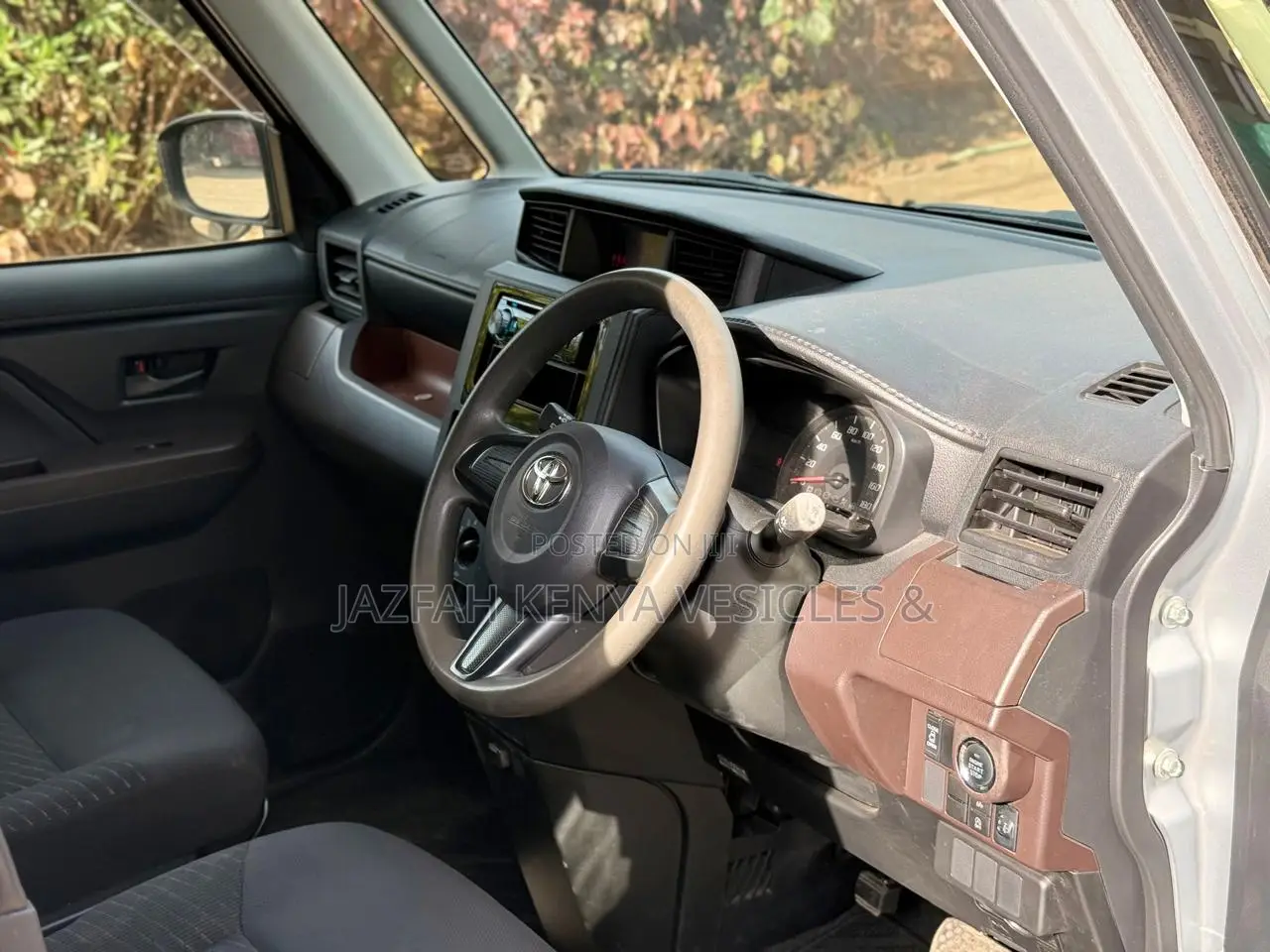 Toyota Tank 1.0 FWD 2018 Silver