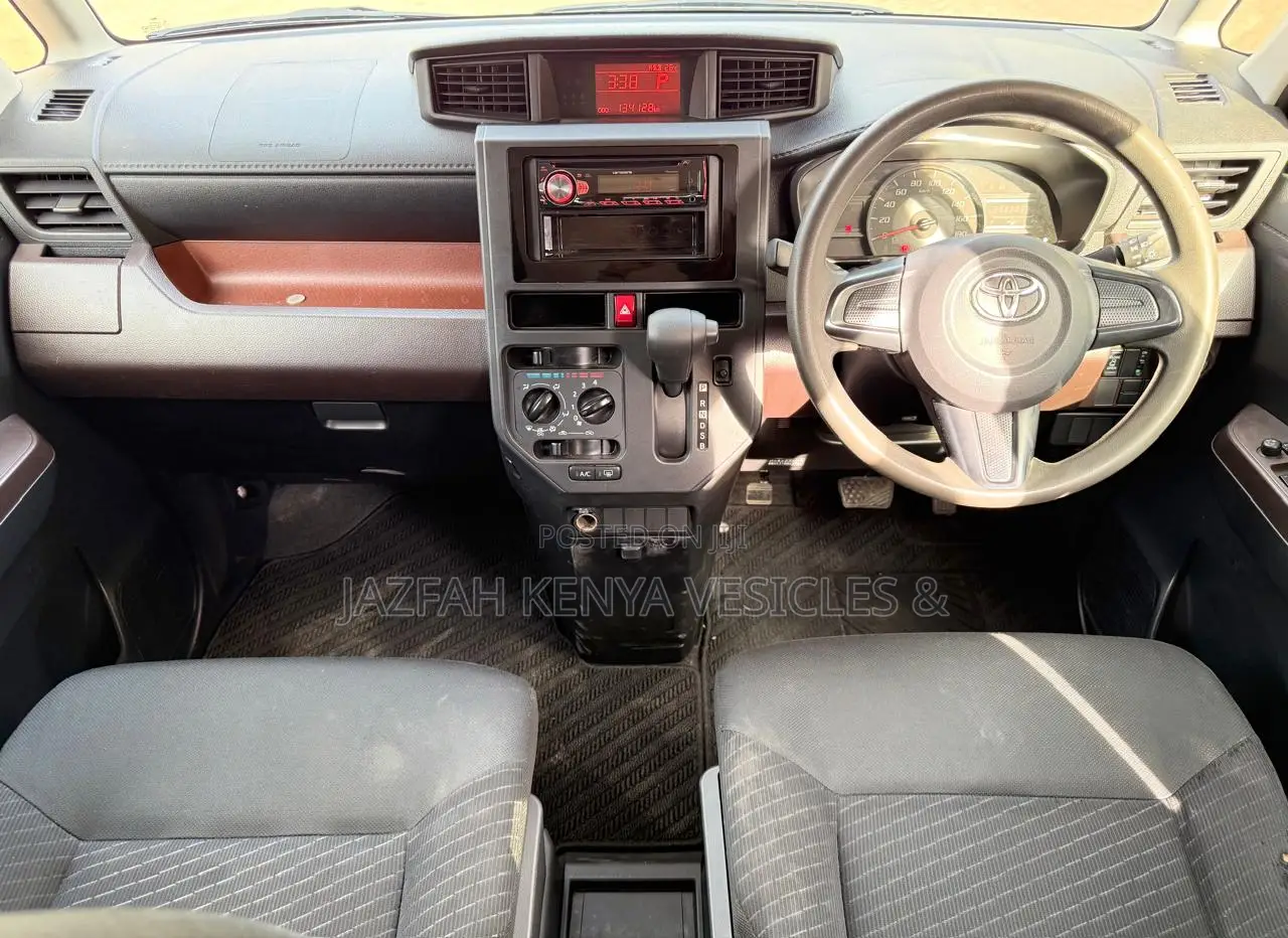Toyota Tank 1.0 FWD 2018 Silver