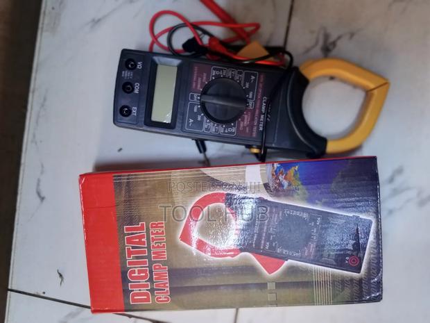 Digital Clamp Meter - main view