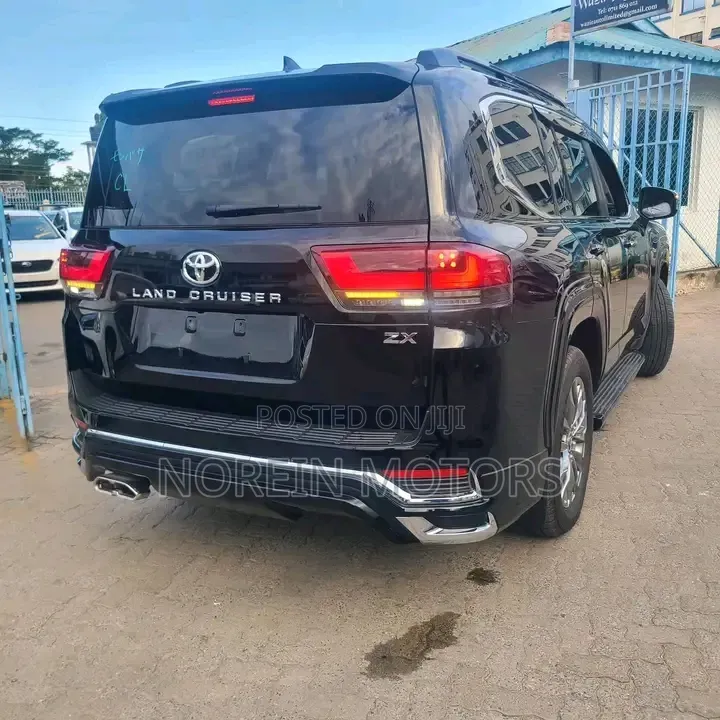 Toyota Land Cruiser 2022 Black